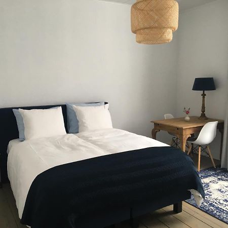 Bed and Breakfast Ninet7 Тилбург Экстерьер фото