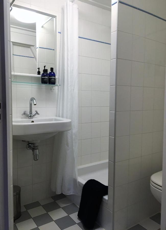 Bed and Breakfast Ninet7 Тилбург Экстерьер фото